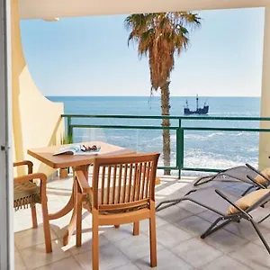 lovely-apartment-with-pool-and-sea-view.madeira-islandshotels.com/